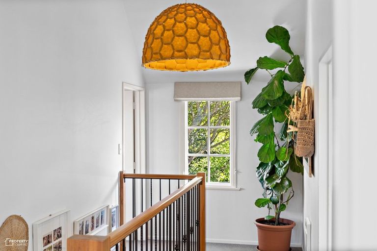 Photo of property in 19 Kempton Street, Greytown, 5712