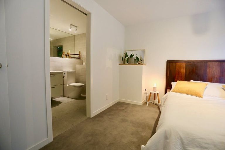 Photo of property in 14 Tinopai Road, Titirangi, Auckland, 0604