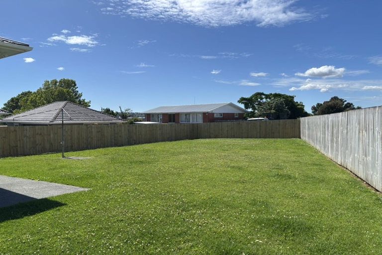 Photo of property in 31 School Road, Te Atatu South, Auckland, 0610