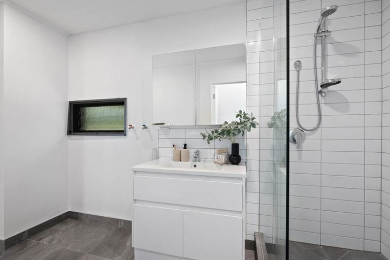 Photo of property in 2/59 Norwood Road, Bayswater, Auckland, 0622