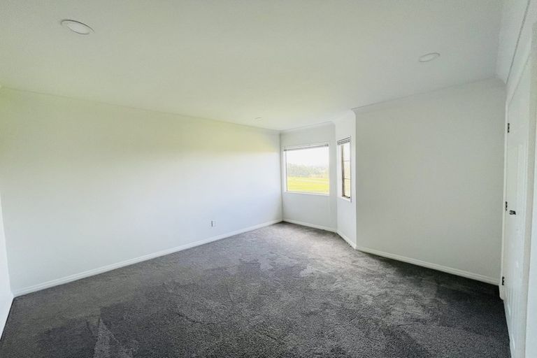 Photo of property in 11 Bream Revel Way, Karaka, Papakura, 2580