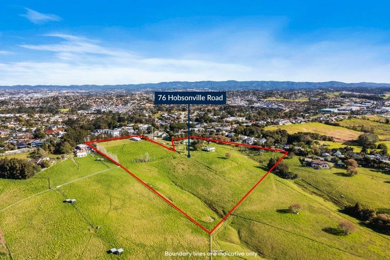 Photo of property in 76 Hobsonville Road, West Harbour, Auckland, 0618