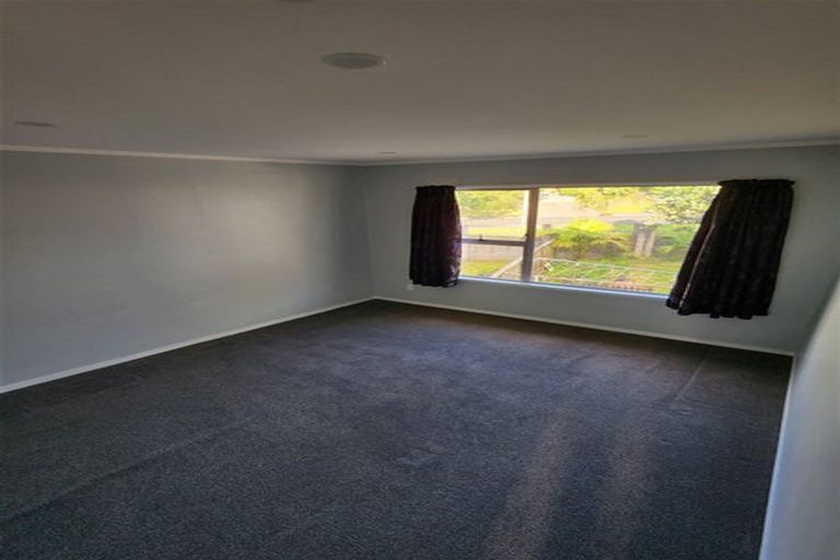 Photo of property in 1/1 Ribblesdale Road, Henderson, Auckland, 0612