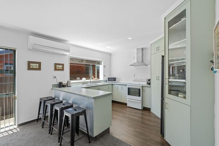 Photo of property in 2 Surrey Lane, Levin, 5510