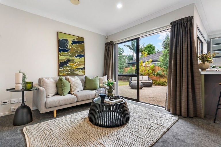 Photo of property in 33 Croftview Road, Wattle Downs, Auckland, 2103