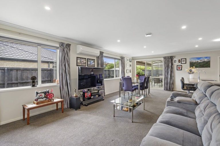 Photo of property in 30 Shillingford Boulevard, Rolleston, 7615