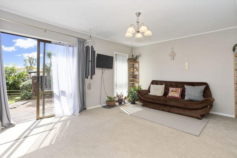 Photo of property in 8 Le Havre Place, Takanini, 2112