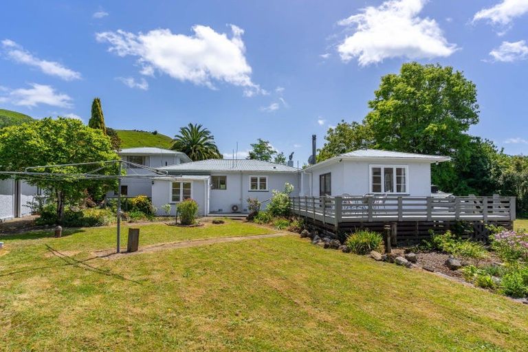 Photo of property in 964 Masterton Castlepoint Road, Tauweru, Masterton, 5889