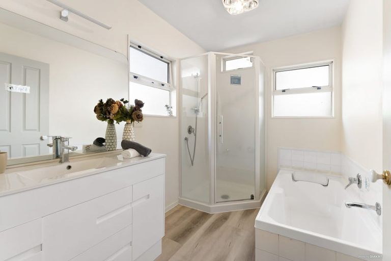 Photo of property in 1/7 Delamare Court, Sunnynook, Auckland, 0632