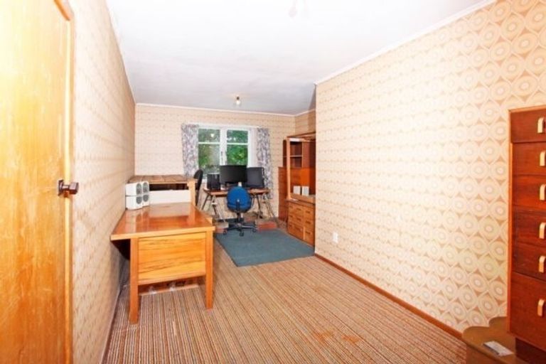 Photo of property in 56 Dale Crescent, Pakuranga, Auckland, 2010
