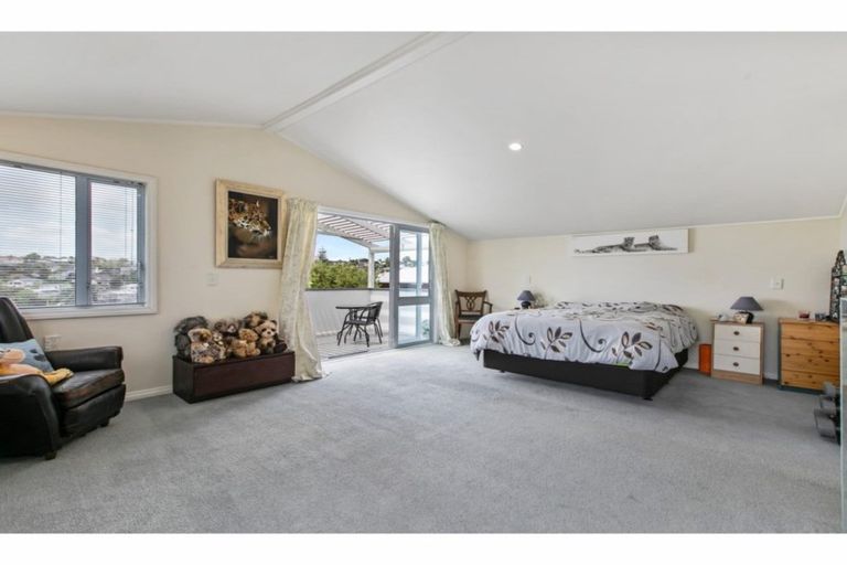 Photo of property in 1/14 Kiteroa Terrace, Rothesay Bay, Auckland, 0630