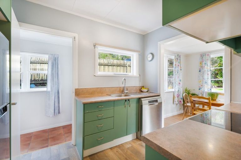 Photo of property in 35 Elmslie Road, Pinehaven, Upper Hutt, 5019