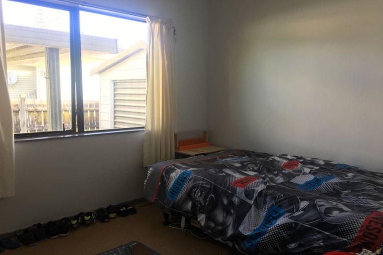 Photo of property in 2/27 Reelick Avenue, Pakuranga Heights, Auckland, 2010