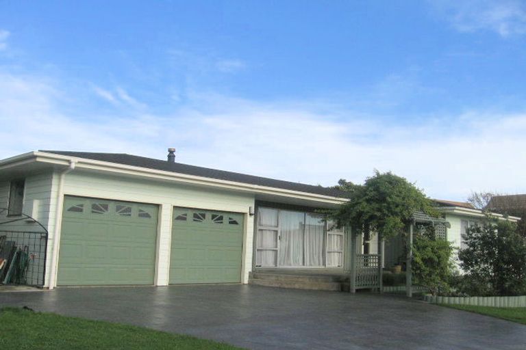 Photo of property in 19 Cassley Crescent, Papakowhai, Porirua, 5024