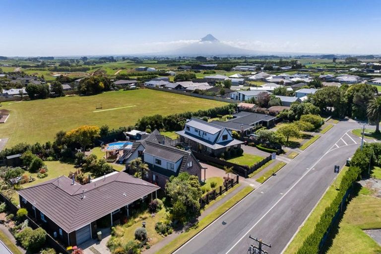 Photo of property in 9 County Drive, Hawera, 4610