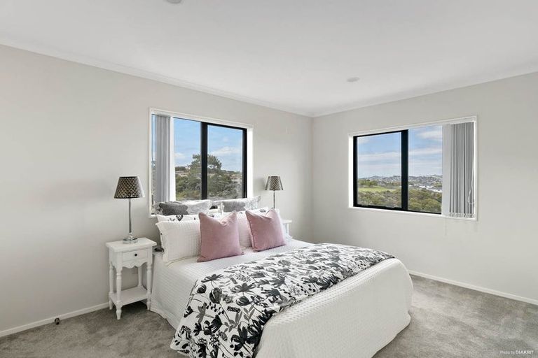 Photo of property in 10 Ascension Crescent, Orewa, 0931