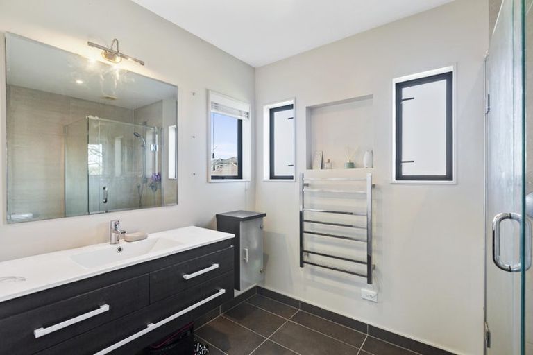 Photo of property in 21 Deanna Drive, West Harbour, Auckland, 0618