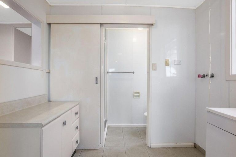 Photo of property in 54 Seaview Road, Paremata, Porirua, 5024