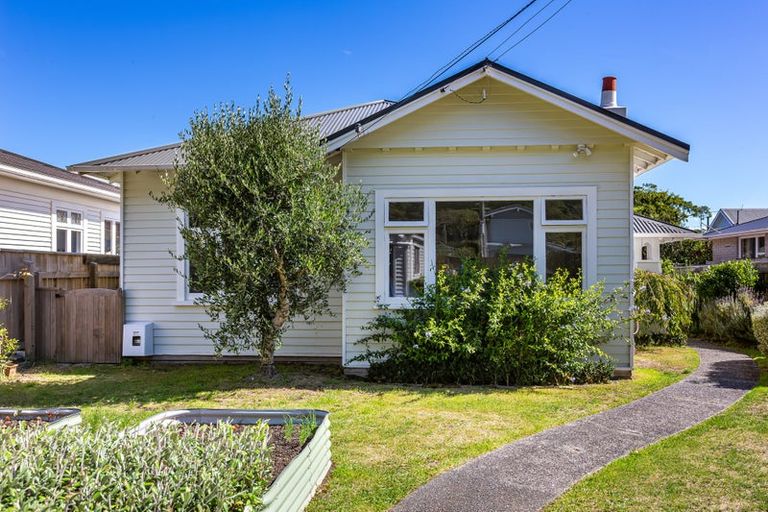Photo of property in 254 Muritai Road, Eastbourne, Lower Hutt, 5013