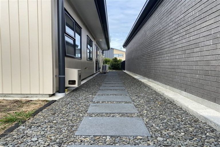 Photo of property in 32 Liberation Road, Papakura, 2110