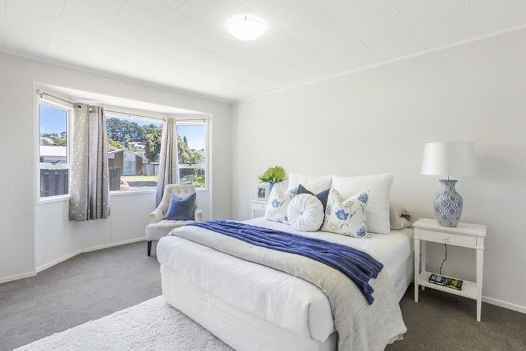 Photo of property in 1/1 Barbados Drive, Unsworth Heights, Auckland, 0632