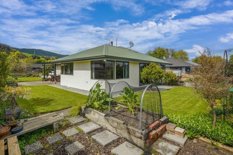 Photo of property in 7 Heath Place, Stoke, Nelson, 7011