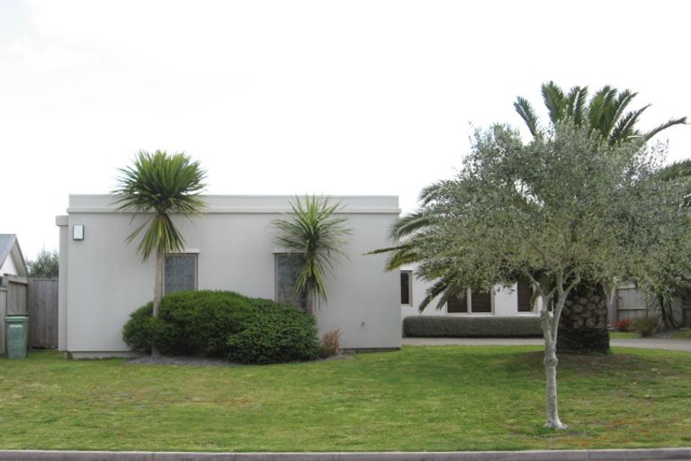 Photo of property in 8 Saint Clair Place, Papamoa Beach, Papamoa, 3118