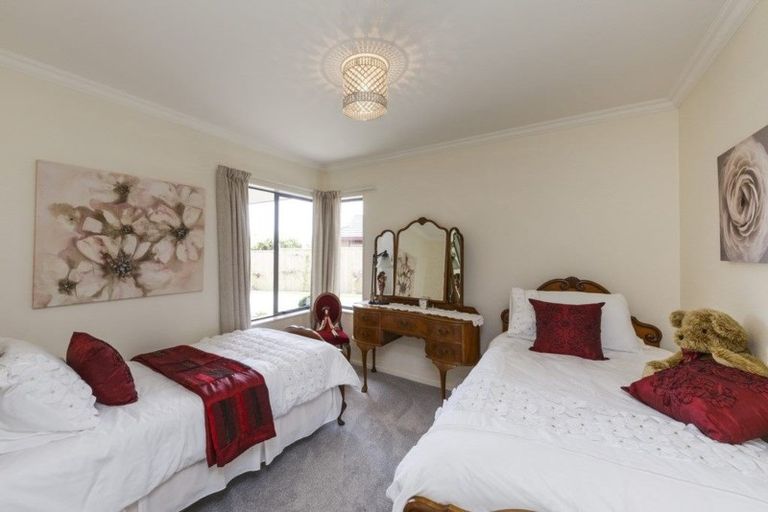 Photo of property in 24 Greenwood Place, Fitzherbert, Palmerston North, 4410