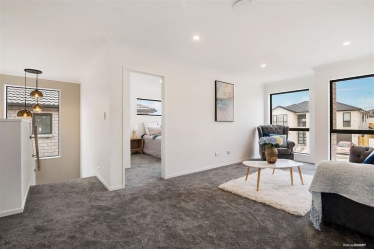 Photo of property in 71 Drumbuoy Drive, Flat Bush, Auckland, 2019