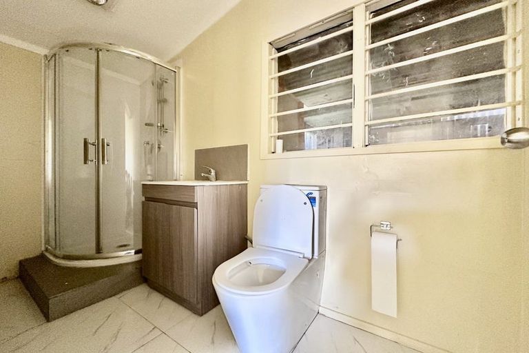 Photo of property in 13 Carbery Place, Manurewa, Auckland, 2102