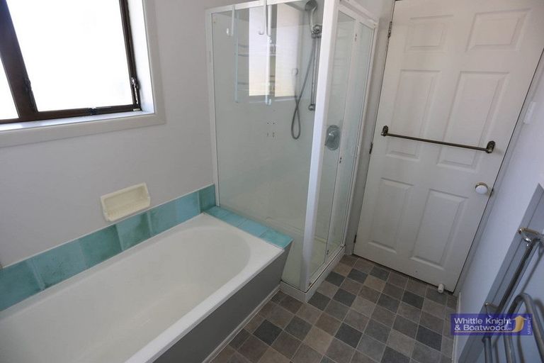 Photo of property in 4 Haynes Avenue, Upper Riccarton, Christchurch, 8041