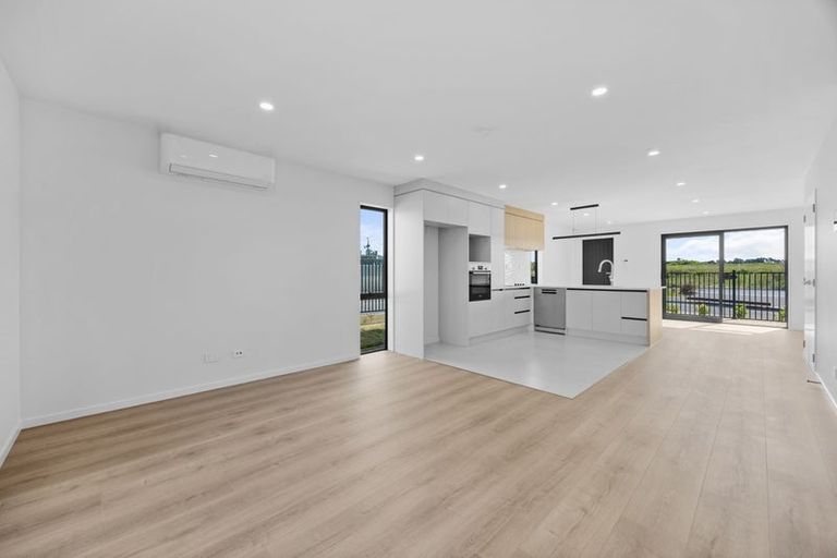 Photo of property in 4 Harikoa Way, Karaka, 2113