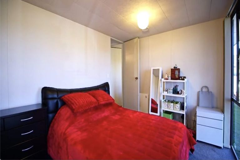 Photo of property in 1/29 Devonshire Road, Unsworth Heights, Auckland, 0632