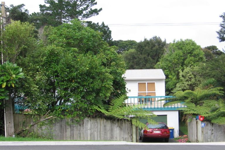 Photo of property in 32 Outlook Road, Greenhithe, Auckland, 0632