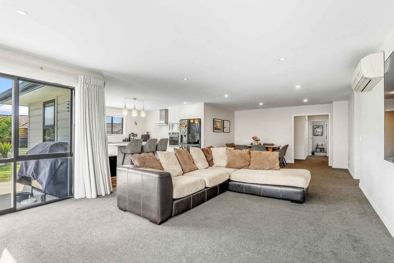 Photo of property in 14 Harding Drive, Papamoa Beach, Papamoa, 3118