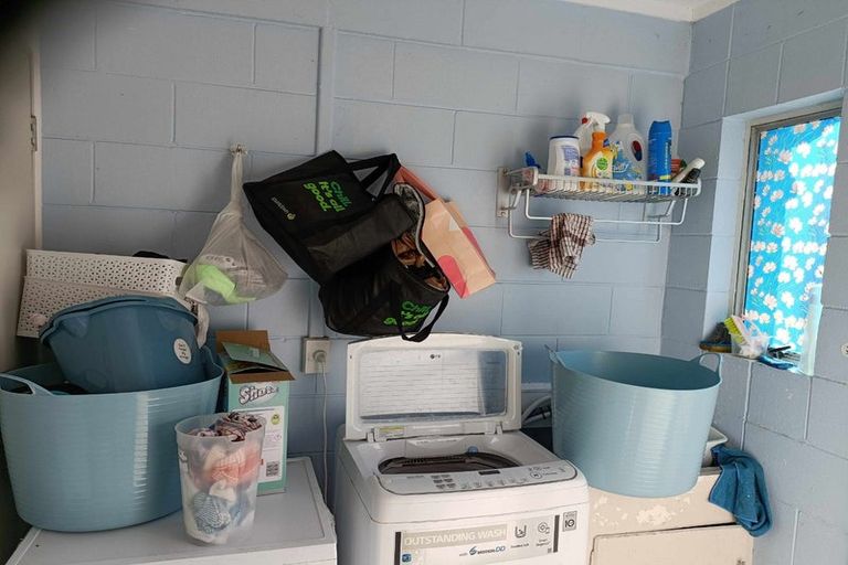 Photo of property in 2/78 West Coast Road, Glen Eden, Auckland, 0602