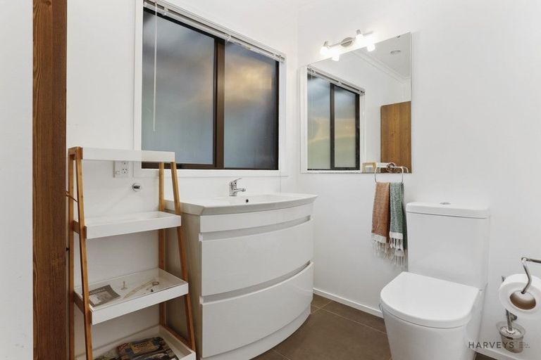 Photo of property in 212 Shaw Road, Oratia, Auckland, 0604