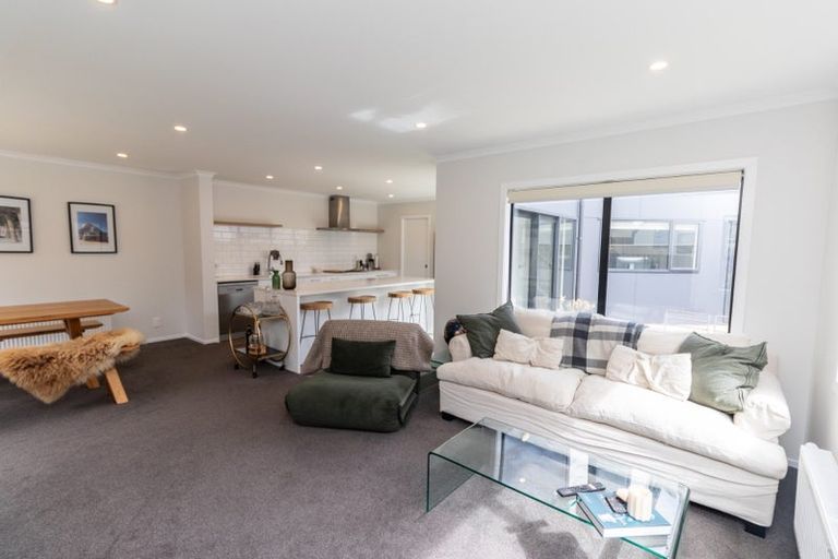 Photo of property in 41 Glanmire Road, Newlands, Wellington, 6037