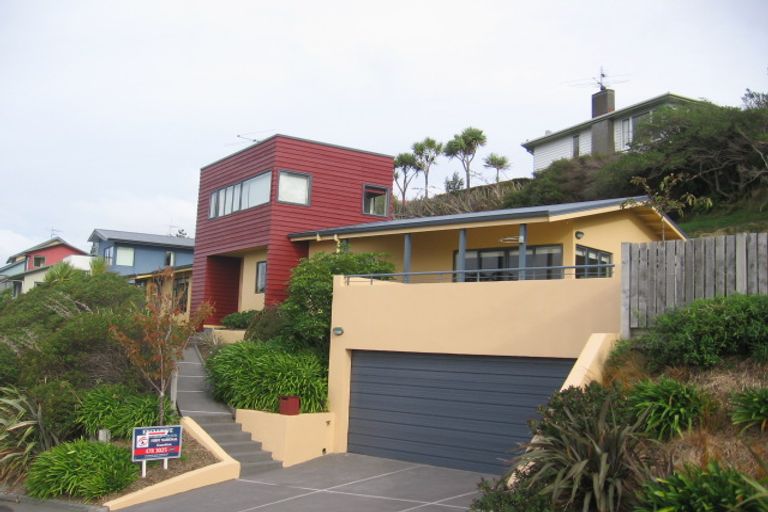 Photo of property in 2 Atamira Close, Churton Park, Wellington, 6037