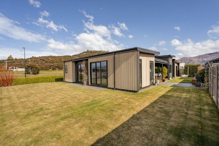 Photo of property in 4 Pounamu Avenue, Albert Town, Wanaka, 9305