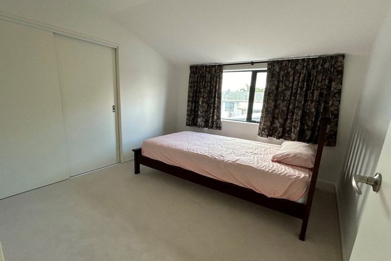 Photo of property in 16b Romney Place, Manurewa, Auckland, 2102