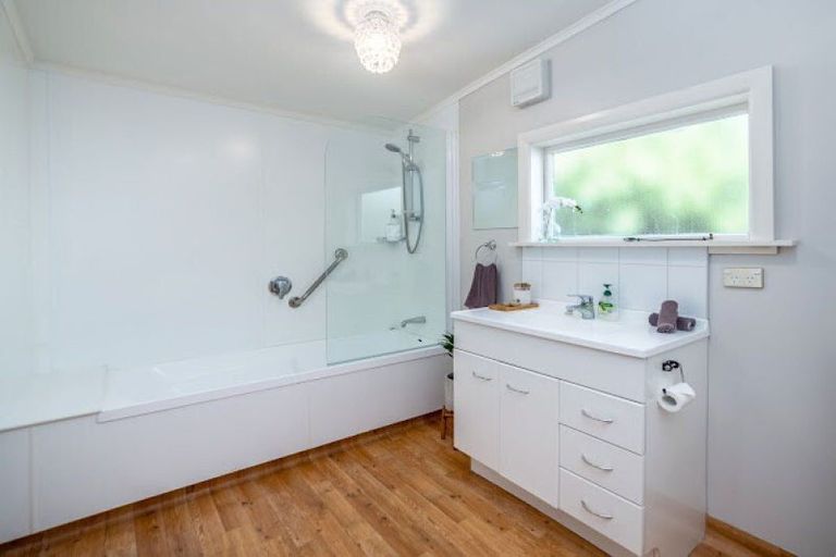 Photo of property in 28 Cork Street, Martinborough, 5711