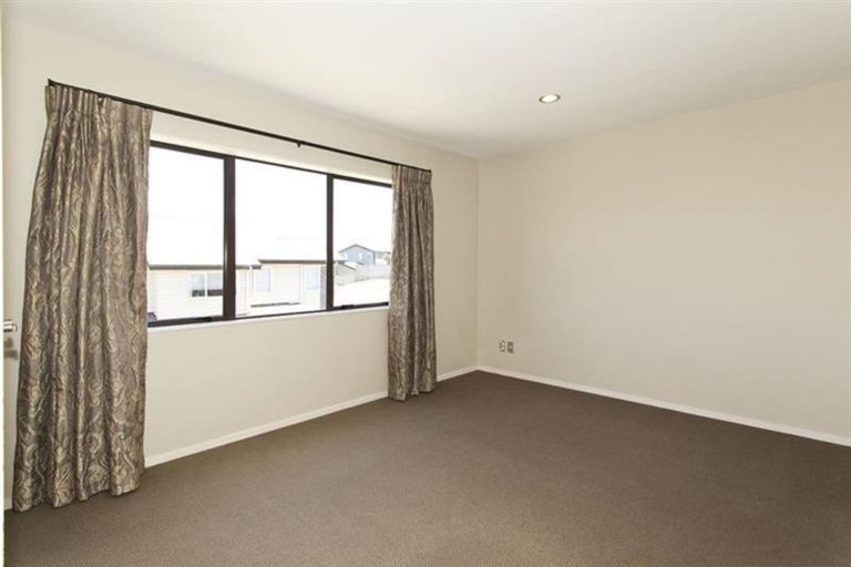 Photo of property in 13 Keating Rise, Northcross, Auckland, 0632