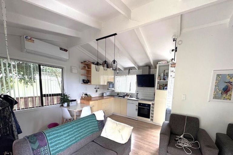 Photo of property in 44a Brains Road, Kelston, Auckland, 0602