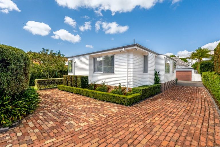 Photo of property in 9 Shelly Beach Parade, Cockle Bay, Auckland, 2014