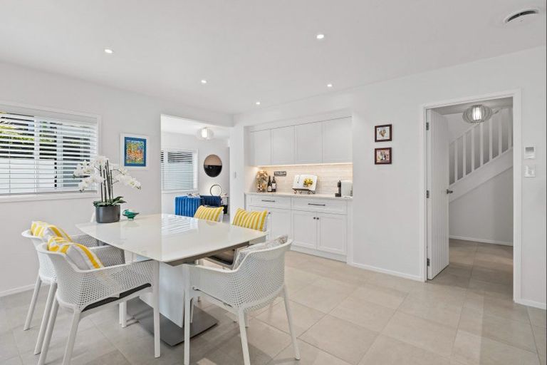 Photo of property in 7 Marellen Drive, Red Beach, 0932