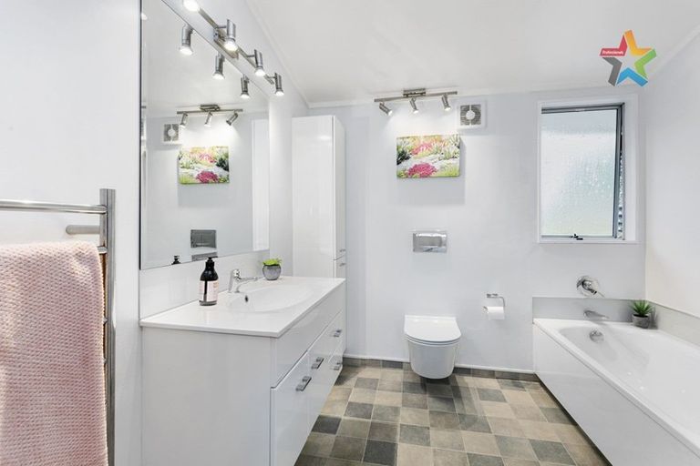 Photo of property in 16 Summit Road, Fairfield, Lower Hutt, 5011