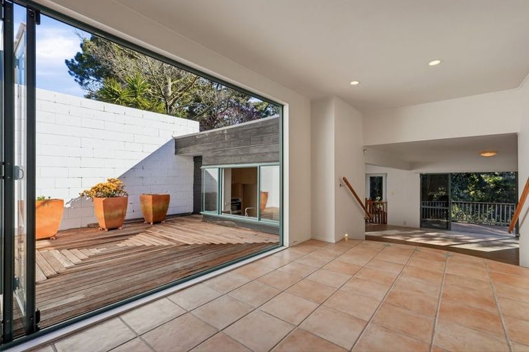 Photo of property in 1/11 Saddleback Rise, Murrays Bay, Auckland, 0630
