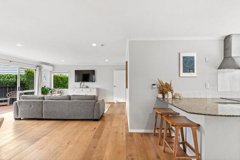 Photo of property in 2/8 Crewe Close, Albany, Auckland, 0632