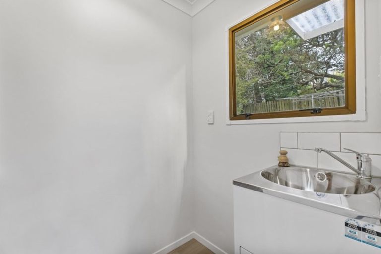 Photo of property in 17a Hillcrest Road, Hatfields Beach, Orewa, 0931
